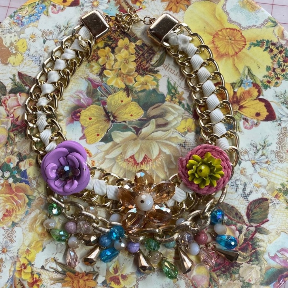 Necklace woman